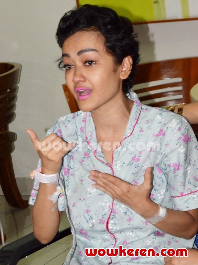 Gambar Foto Julia Perez Dirawat di RSCM, Jakarta