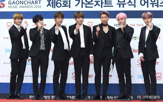 Foto Bangtan Boys di Red Carpet Gaon K-Pop Chart Awards 2017