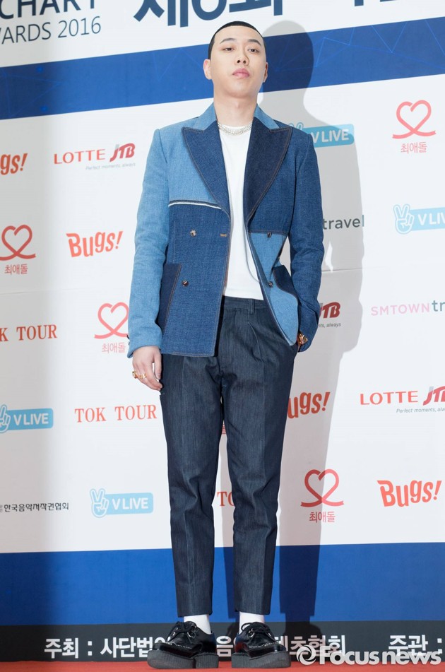 Foto BewhY di Red Carpet Gaon K-Pop Chart Awards 2017