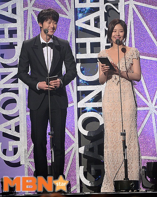 Foto Gong Myung dan Park Ha Na di Gaon K-Pop Chart Awards 2017