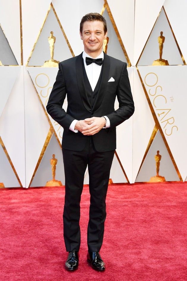 Gambar Foto Jeremy Renner di Red Carpet Oscar 2017