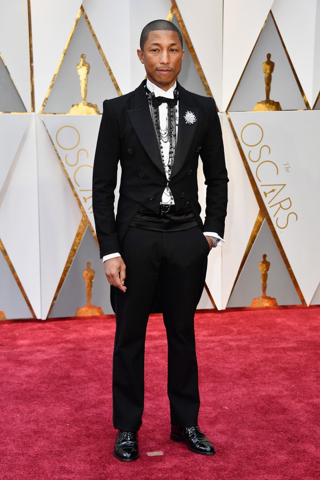 Gambar Foto Pharrell Williams di Red Carpet Oscar 2017