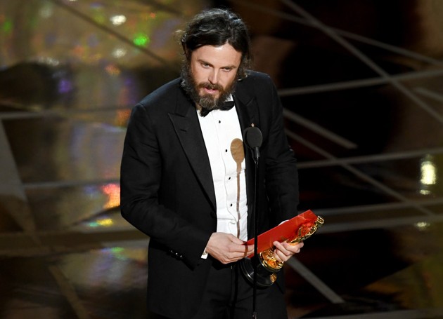 Gambar Foto Casey Affleck Raih Piala Best Actor