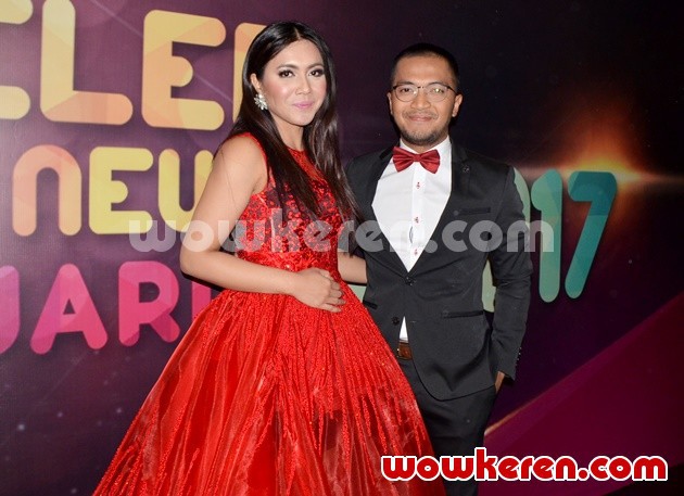 Gambar Foto Denada dan Ihsan Tarore Hadiri Seleb on News Awards 2017