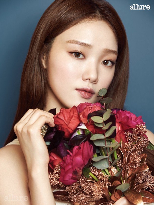 Gambar Foto Lee Sung Kyung di Majalah Allure Edisi Februari 2017