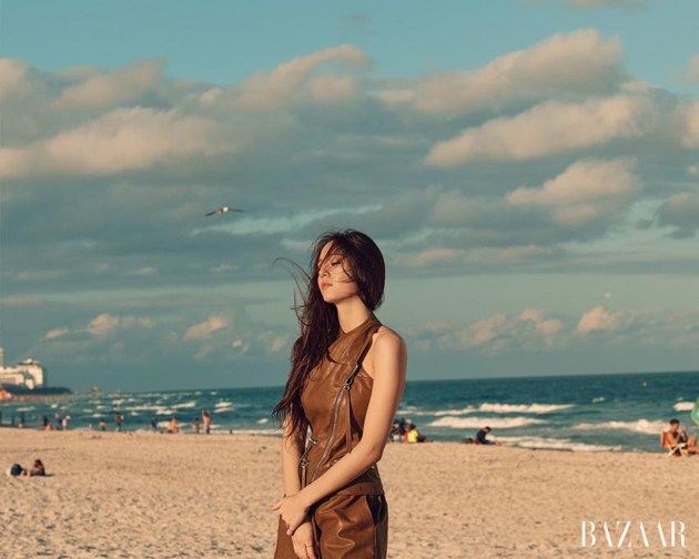 Gambar Foto Krystal f(x) di Majalah Harper's Bazaar Edisi Februari 2017