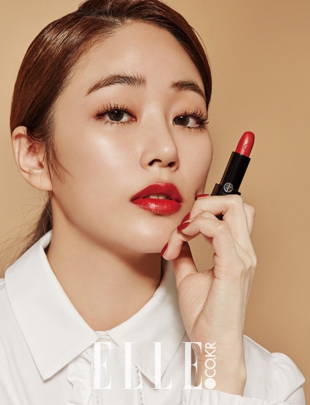 Gambar Foto Kim Hyo Jin di Majalah Elle Edisi Januari 2017