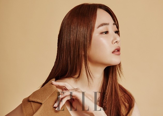 Gambar Foto Kim Hyo Jin di Majalah Elle Edisi Januari 2017