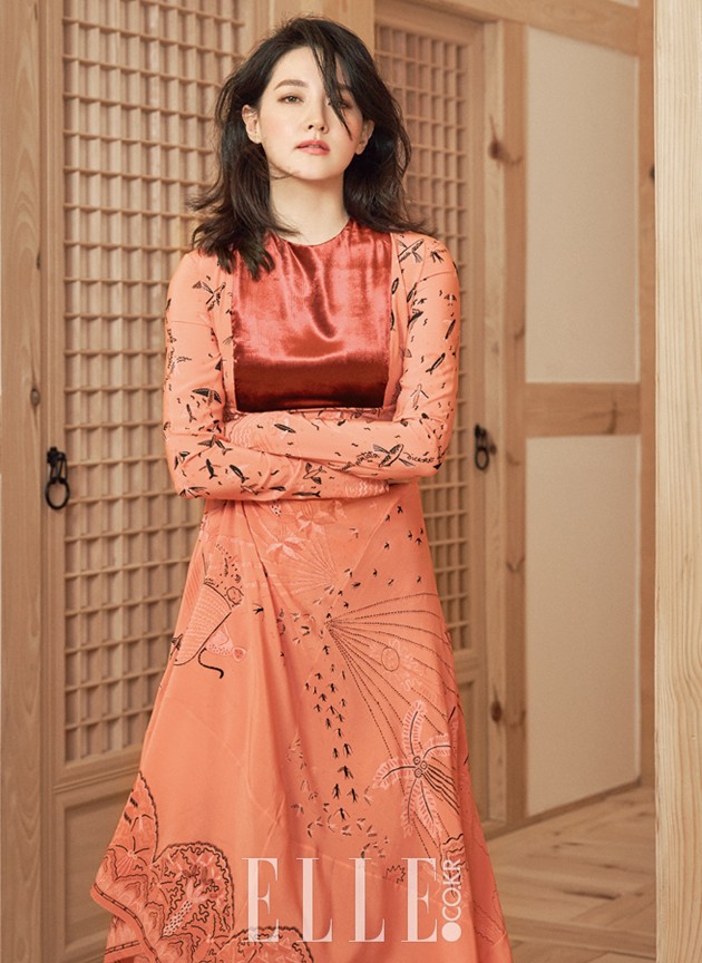 Gambar Foto Lee Young Ae di Majalah Elle Edisi Februari 2017