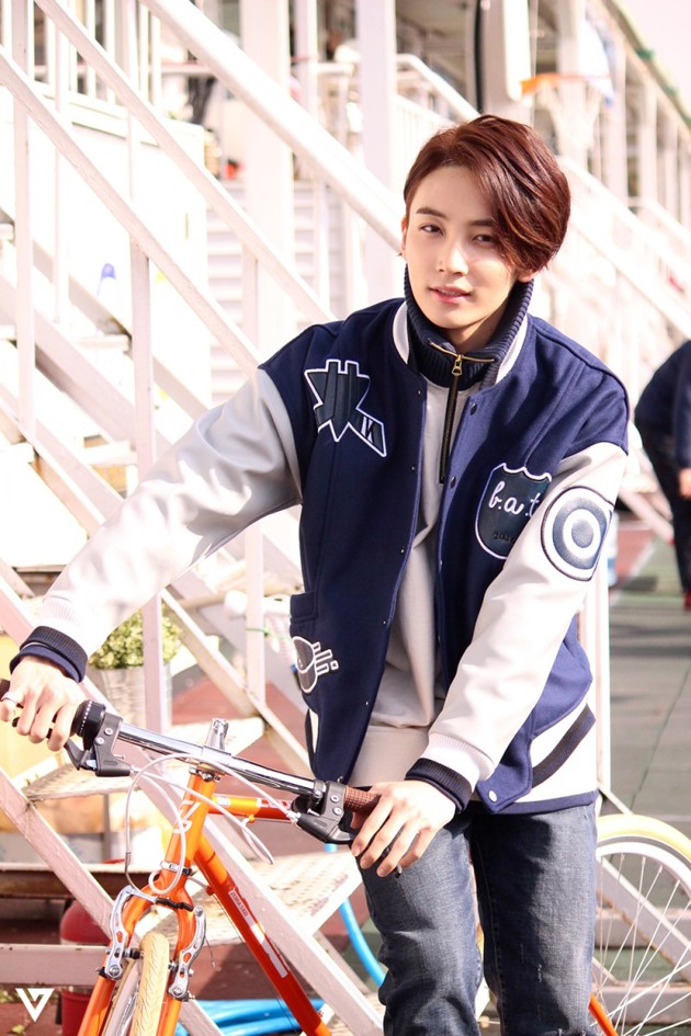 Gambar Foto Jeonghan Seventeen Saat Syuting MV 'BOOM BOOM'