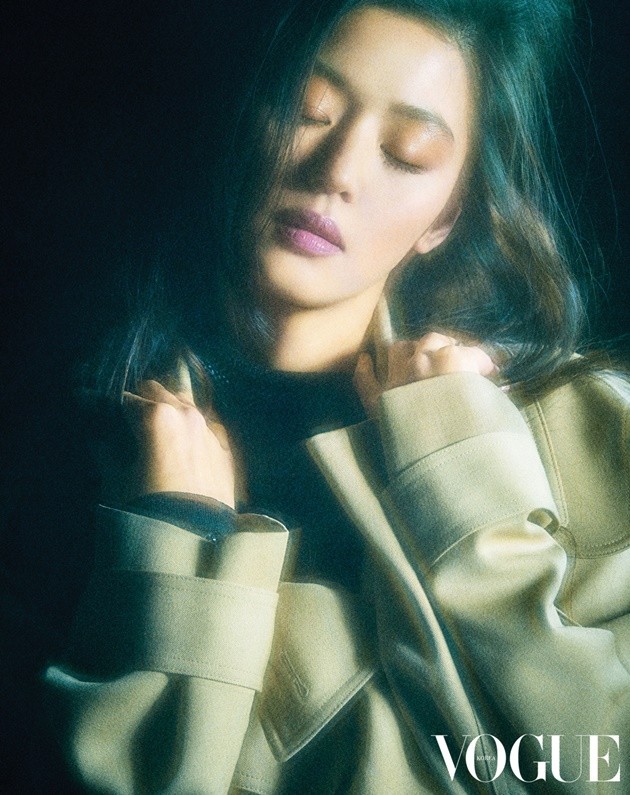 Foto Jun Ji Hyun di Majalah Vogue Edisi Februari 2017