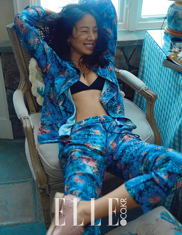 Gambar Foto Lee Hyori di Majalah Elle Edisi Maret 2017