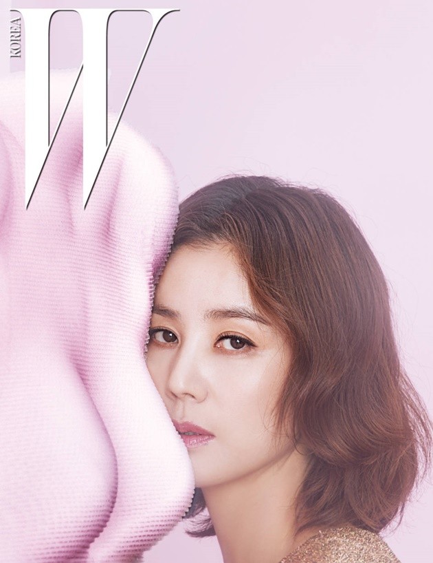 Foto Kim Sung Ryung di Majalah W Edisi Januari 2017 - Foto 