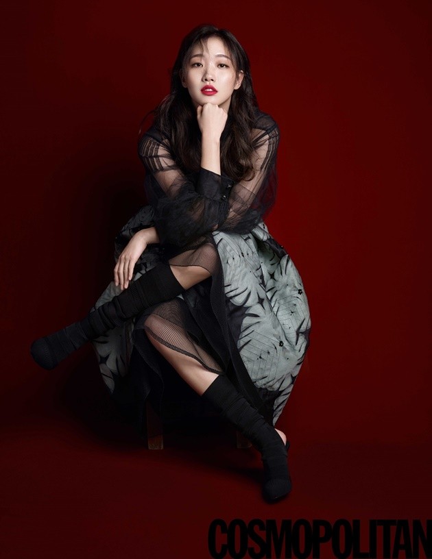 Gambar Foto Kim Go Eun di Majalah Cosmopolitan Edisi Desember 2016