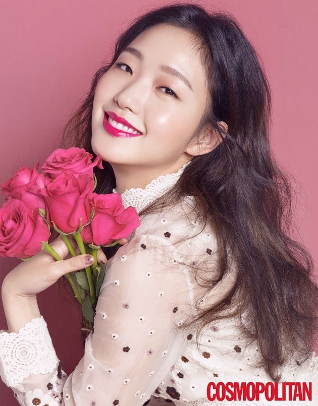 Gambar Foto Kim Go Eun di Majalah Cosmopolitan Edisi Desember 2016