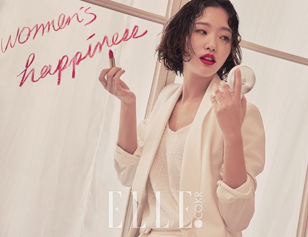 Gambar Foto Kim Go Eun di Majalah Elle Edisi Maret 2017
