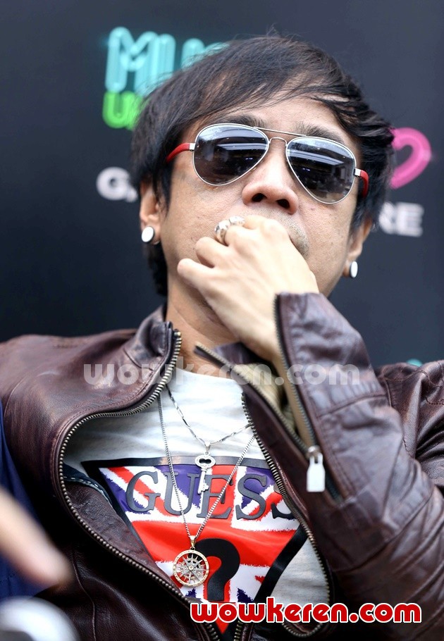 Gambar Foto Ian Kasela di Konferensi Pers Film 'Musik untuk Cinta'