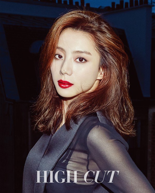 Gambar Foto Park Soo Jin di Majalah High Cut Vol. 182