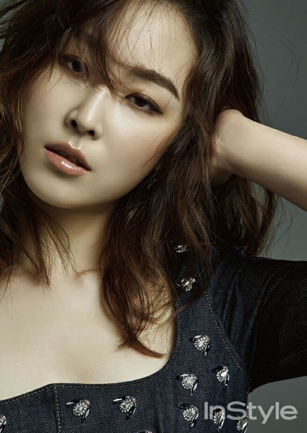 Gambar Foto Seo Hyun Jin di Majalah InStyle Edisi Agustus 2016