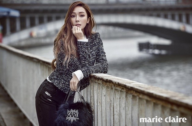 Gambar Foto Jessica di Majalah Marie Claire Edisi Desember 2016
