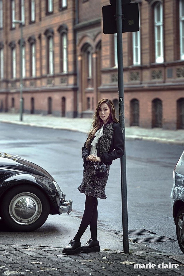 Gambar Foto Jessica di Majalah Marie Claire Edisi Desember 2016