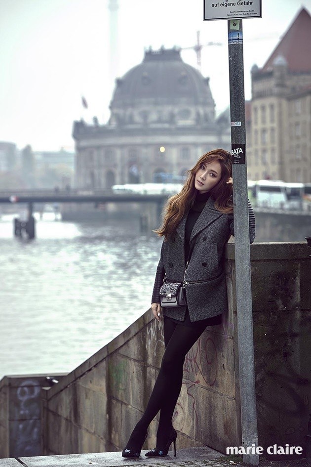 Gambar Foto Jessica di Majalah Marie Claire Edisi Desember 2016