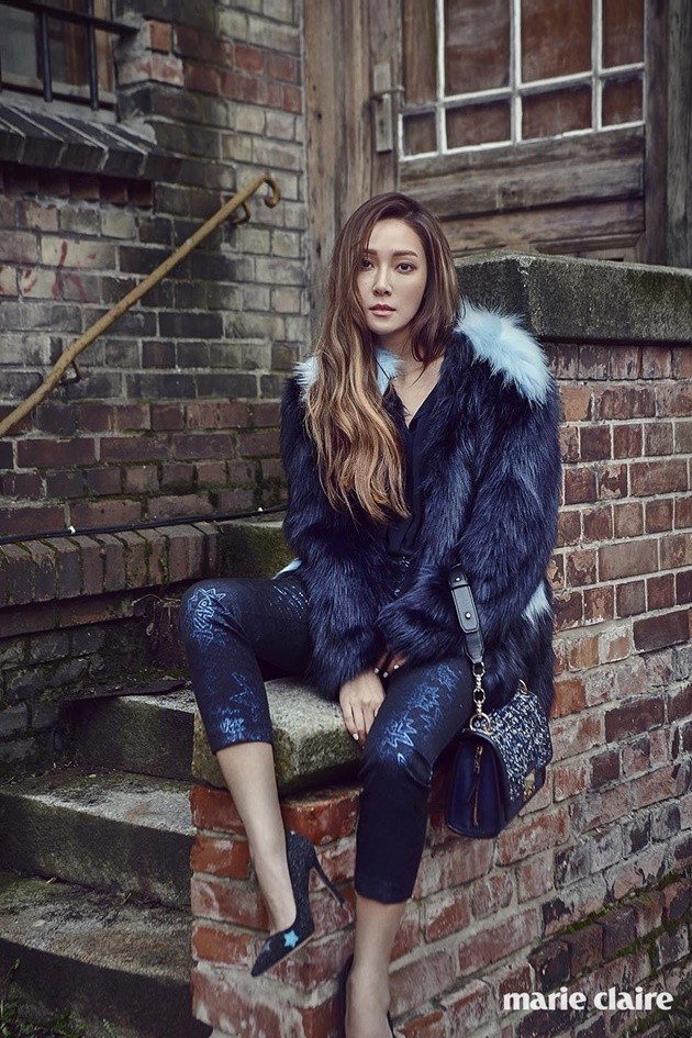 Gambar Foto Jessica di Majalah Marie Claire Edisi Desember 2016
