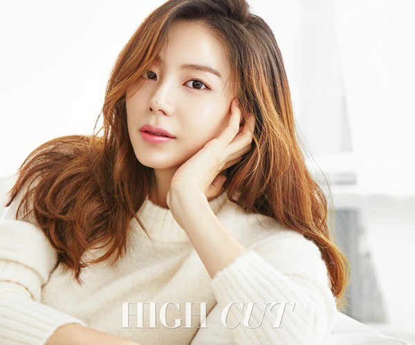 Gambar Foto Park Soo Jin di Majalah High Cut Vol. 184