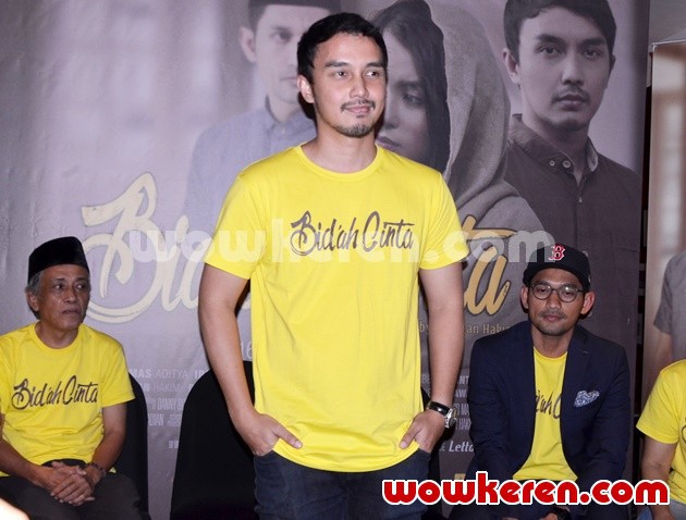 Gambar Foto Dimas Aditya di Konferensi Pers Film 'Bid'ah Cinta'