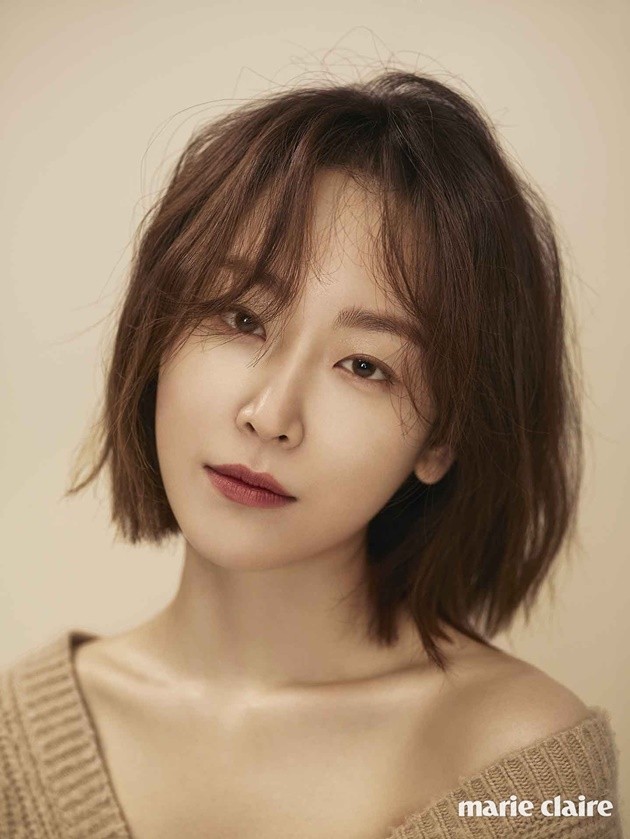 Gambar Foto Seo Hyun Jin di Majalah Marie Claire Edisi Januari 2017