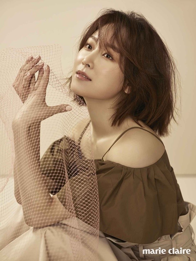 Gambar Foto Seo Hyun Jin di Majalah Marie Claire Edisi Januari 2017