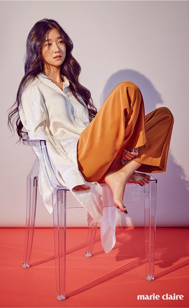 Foto Seo Ye Ji di Majalah Marie Claire Edisi Februari 2017 - Foto 2 dari 16 Seo Ye Ji di Majalah Marie Claire Edisi Februari 2017.