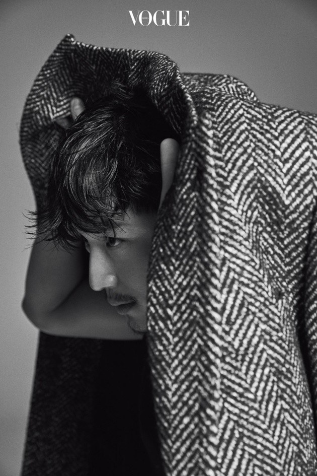 Gambar Foto Byun Yo Han di Majalah Vogue Edisi Desember 2016