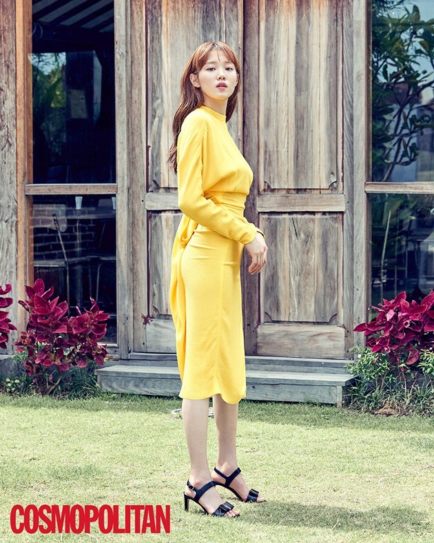 Gambar Foto Lee Sung Kyung di Majalah Cosmopolitan Edisi Maret 2017