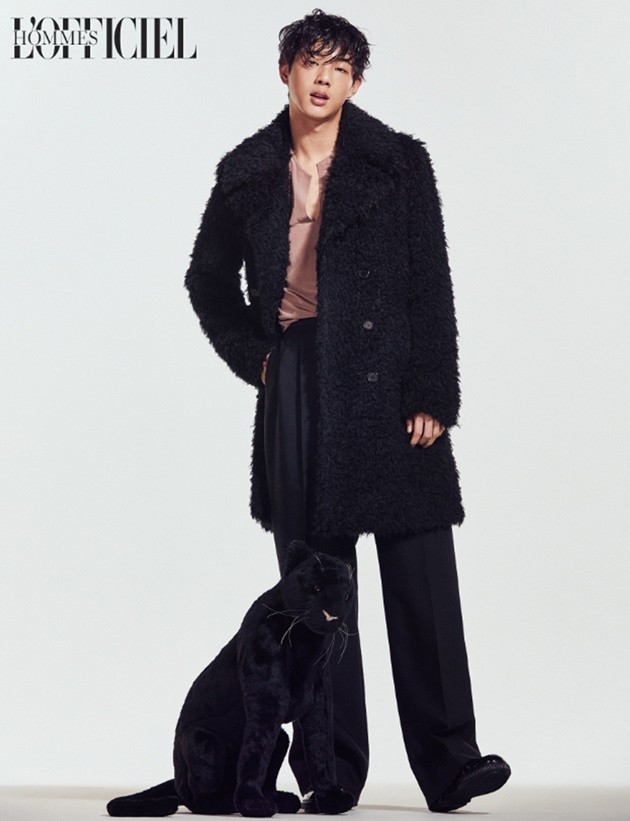 Gambar Foto Ji Soo di Majalah L'Officiel Hommes Edisi Desember 2016