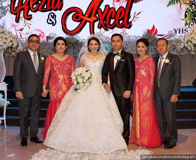 Gambar Foto Kezia Karamoy Menikah dengan Axcel Narang Pengusaha Asal Kalimatan