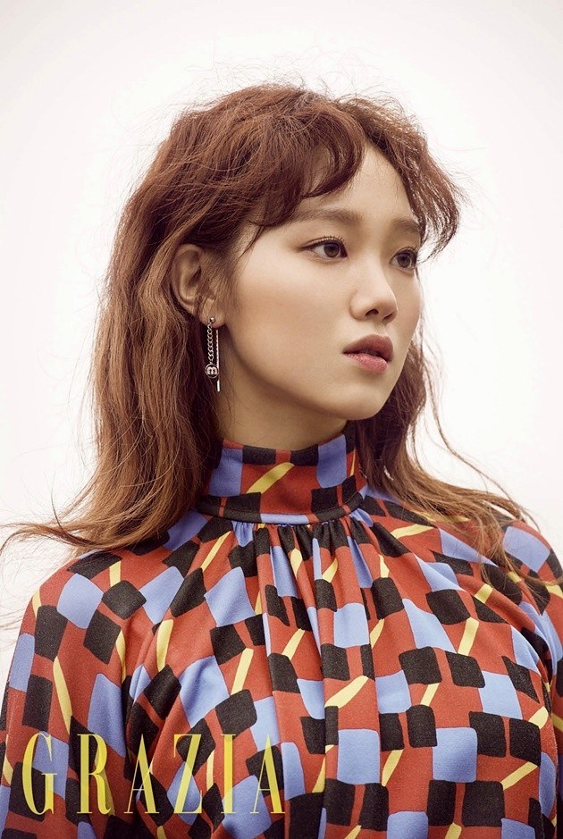 Gambar Foto Lee Sung Kyung di Majalah Grazia Edisi April 2017