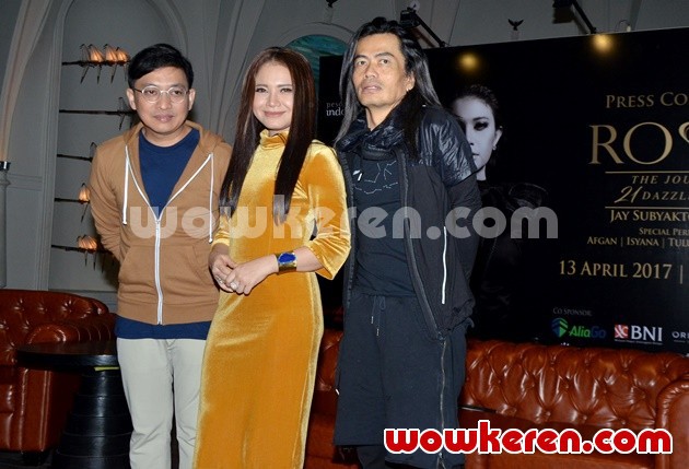 Gambar Foto Yovie Widianto, Rossa dan Jay Subiakto di Jumpa Pers Konser 'The Journey of 21 Dazzling Years'