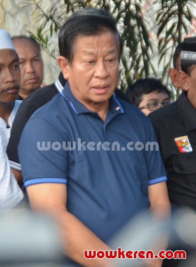 Gambar Foto Agum Gumelar di Pemakaman Eko DJ