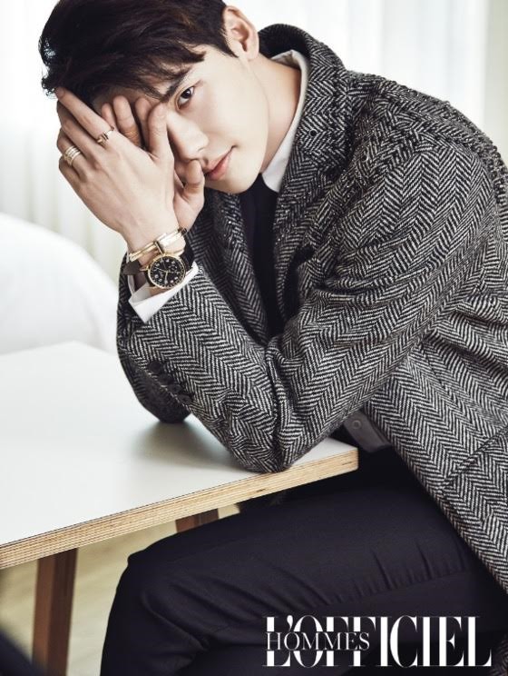 Gambar Foto Lee Jong Suk di Majalah L'Officiel Hommes Edisi Oktober 2016