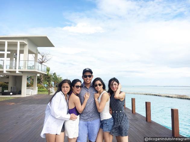 Gambar Foto Suami Chacha Frederica Bersama Geng Sosialita