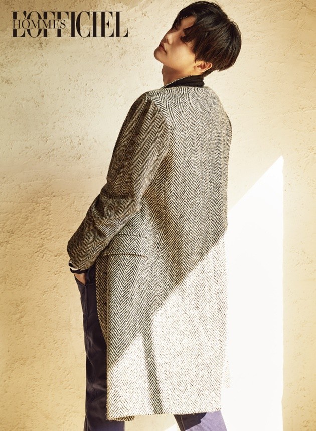 Gambar Foto Lee Jong Suk di Majalah L'Officiel Hommes Edisi Maret 2017