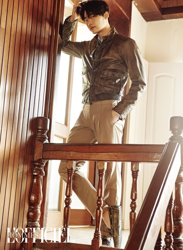 Gambar Foto Lee Jong Suk di Majalah L'Officiel Hommes Edisi Maret 2017
