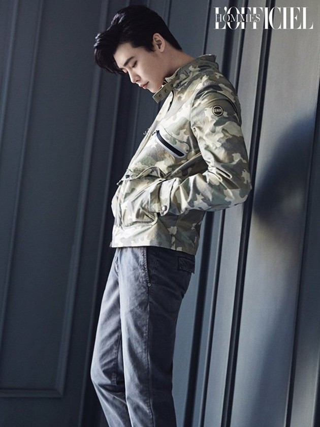 Gambar Foto Lee Jong Suk di Majalah L'Officiel Hommes Edisi Maret 2017