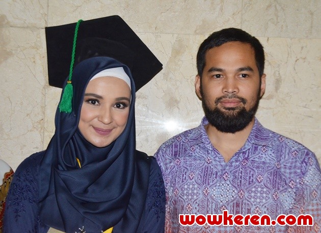 Gambar Foto Shireen Sungkar Raih Gelar Sarjana Ilmu Komunikasi