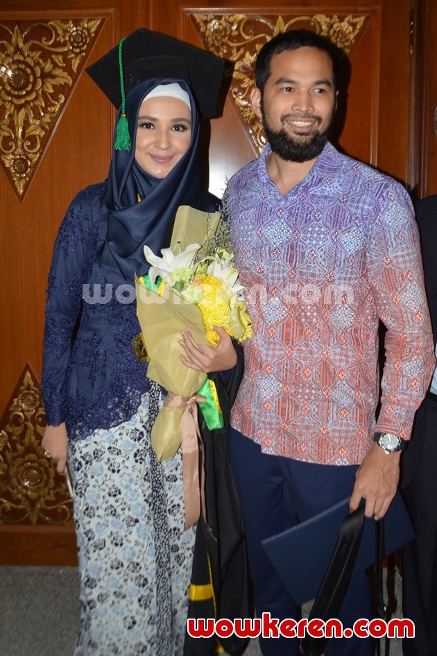 Gambar Foto Shireen Sungkar Raih Gelar Sarjana Ilmu Komunikasi