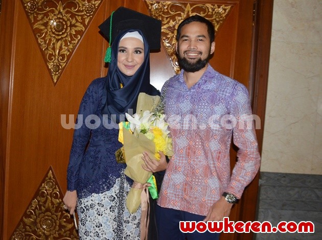 Gambar Foto Shireen Sungkar Raih Gelar Sarjana Ilmu Komunikasi