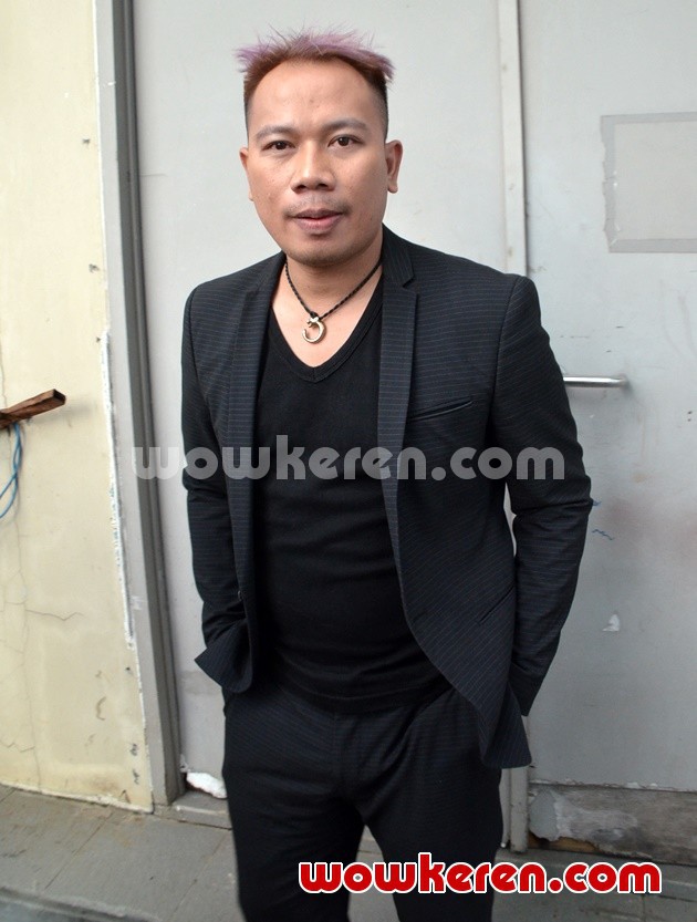 Gambar Foto Vicky Prasetyo Ditemui Usai Mengisi Program 'Rumpi'