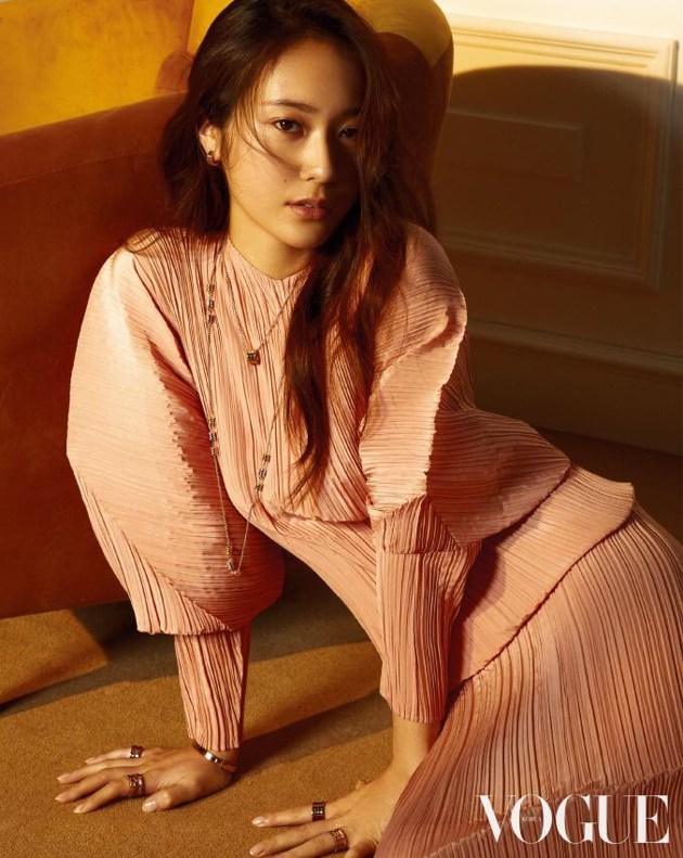 Gambar Foto Krystal f(x) di Majalah Vogue Edisi April 2017