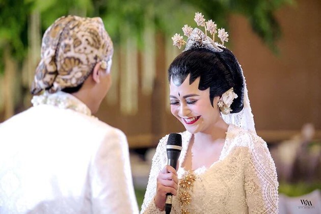 Gambar Foto Bahagianya Marsha Tengker Akhirnya Bisa Menikah dengan Barry Tamin